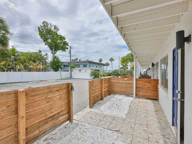 2035 Edgewater Dr #6 — Photo 3