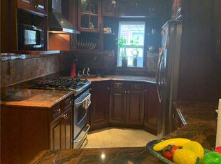 8858 Ransom St, Queens Village, NY 11427