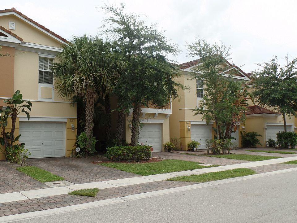 1st image of 983 Pipers Cay Dr