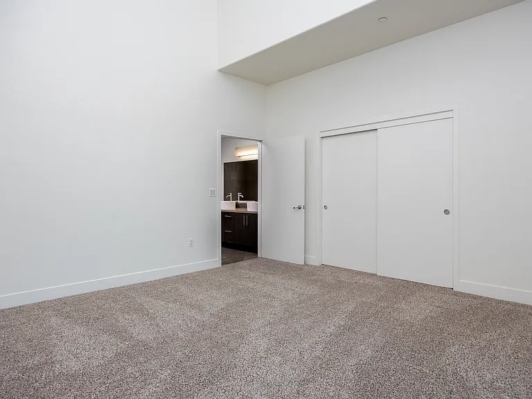 730 W Doran St — Photo 32