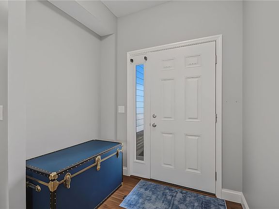 4th image of 961 Reeder Cir