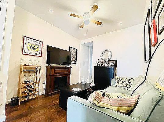 4th image of 390 17th St APT 2L