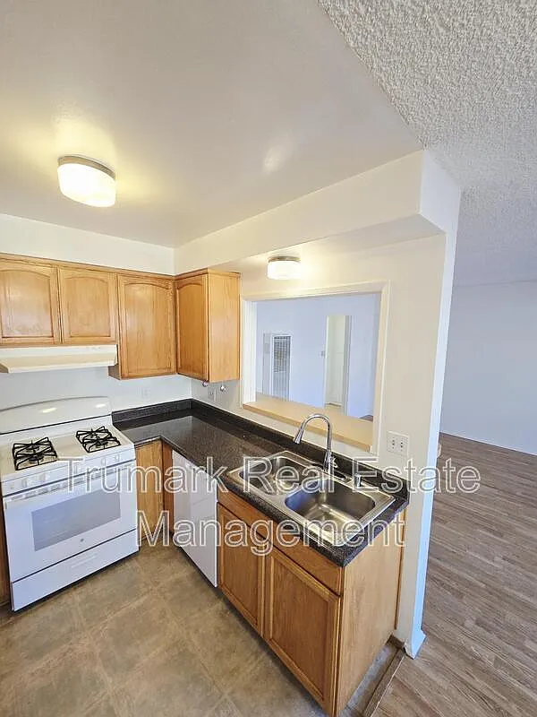 Building Photo - 332 Cornell Dr #F