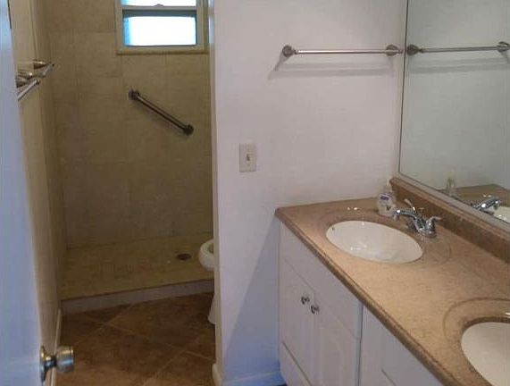4th image of 101 Edgewater Dr S