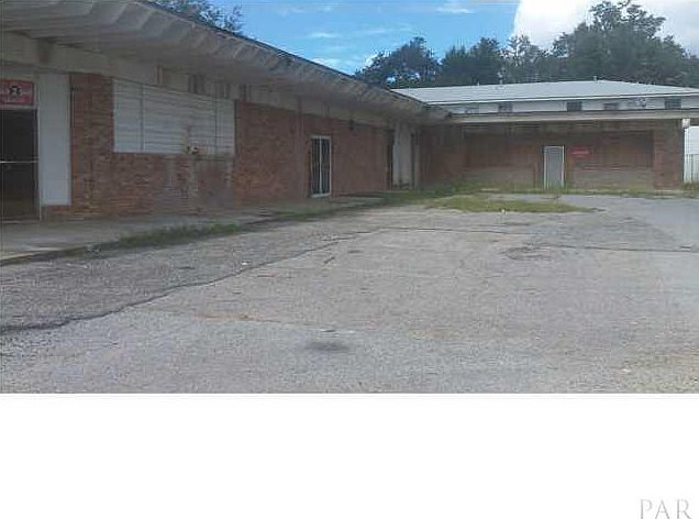 1st image of 4100 N Fairfield Dr
