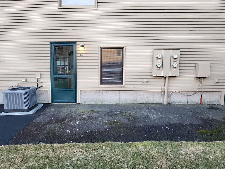 84 Village Ln — Photo 14