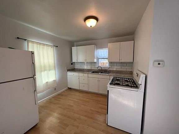 5th image of 1044 1/2 Avenue D #1/2