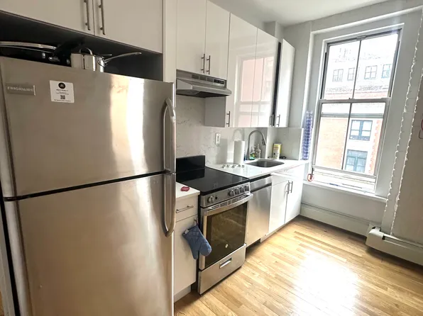 16 North Moore Street image 1 of 5