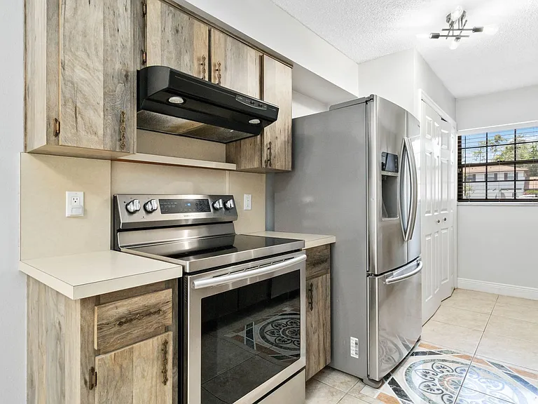 3528 Bay Ct — Photo 9