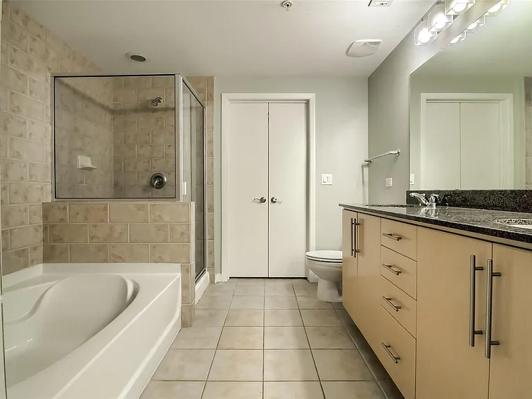 54 Rainey St #1109 — Photo 16
