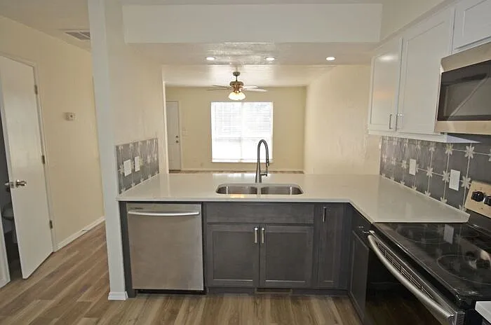 2 bed, 1.5 bath, 1047 sqft, $1,300 — Photo 4