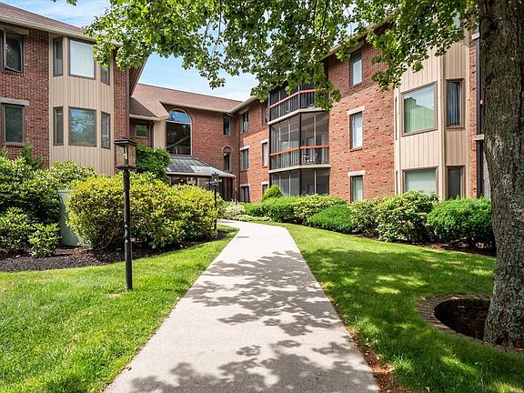 2nd image of 770 Salisbury St #330