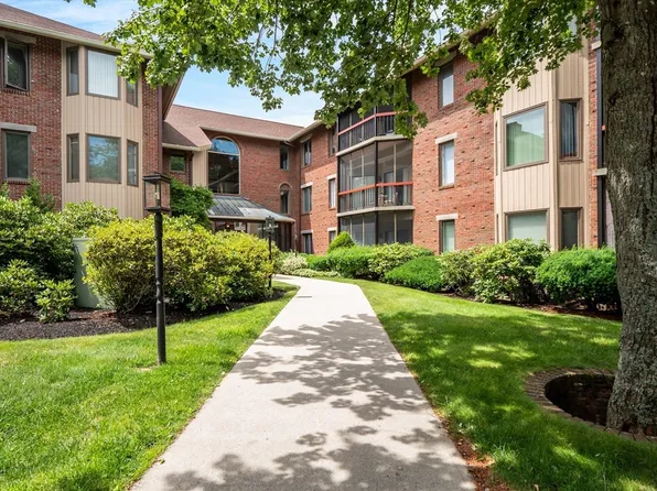 770 Salisbury St APT 302, Worcester, MA 01609
