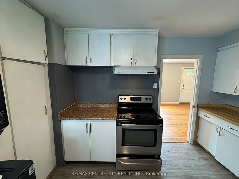 10 Tewksbury Cres — Photo 12