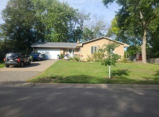 2571 Irene St, Roseville, MN 55113
