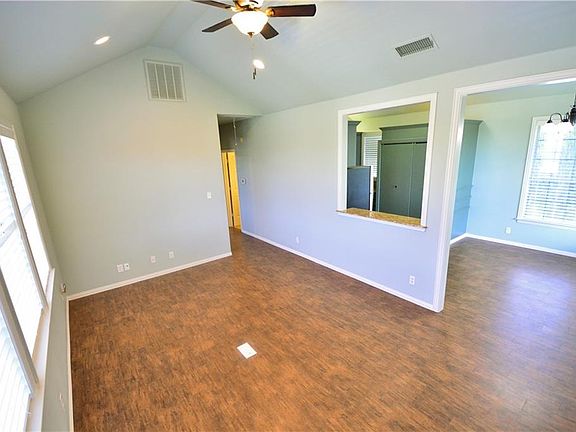 3rd image of 3743 Landseer Dr