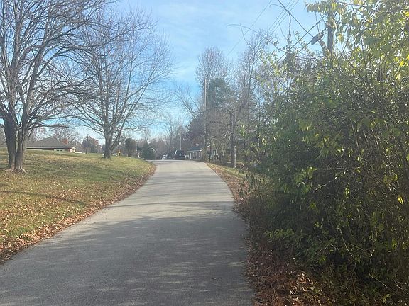 5th image of 739 Winston Hill Dr