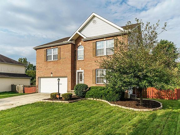 3rd image of 45 Knights Bridge Dr W