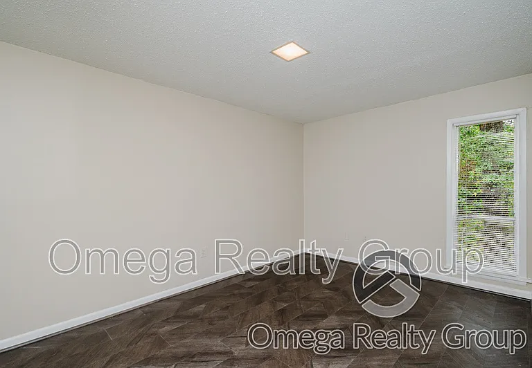 South Court Apartments — Photo 25