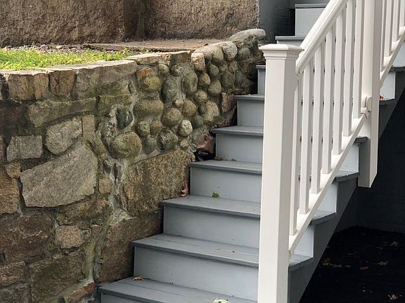 Outside stairs to screened porch