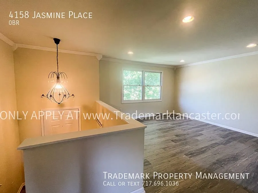 3 bed, 1.5 bath, 1086 sqft, $2,225 — Photo 2