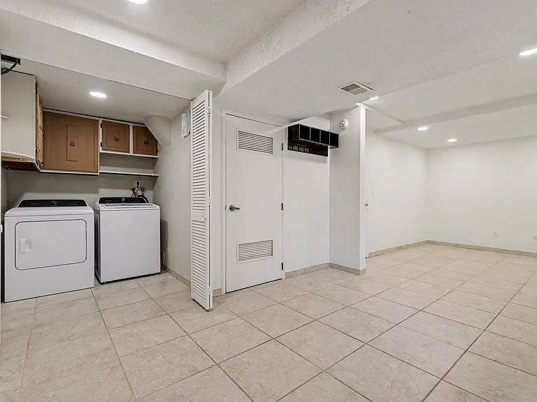 1050 S Monaco Pkwy #49 — Photo 23
