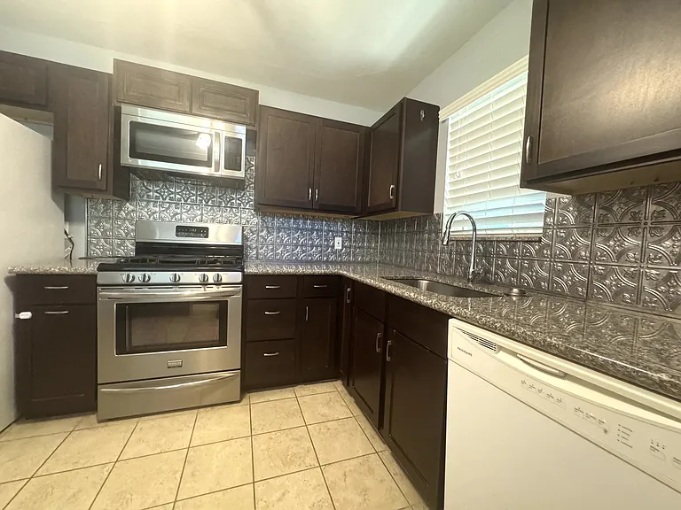 3901 NW 56th St — Photo 11