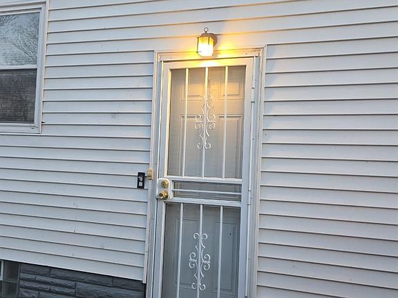 2nd image of 3107 Henry St