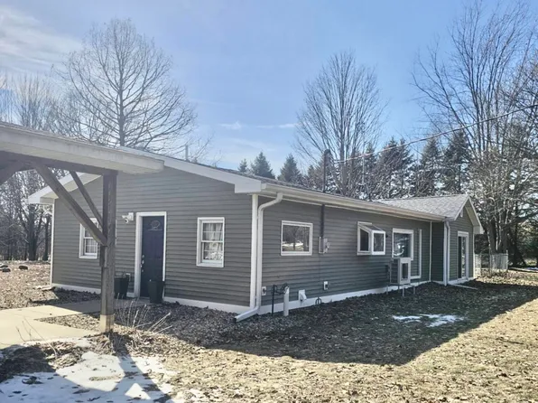 3060 Snyder Rd, Benton Harbor, MI 49022