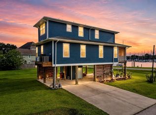 403 W Shore Dr, Clear Lake Shores, TX 77565