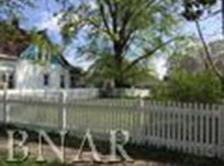 722 N 7th St, Petersburg, IL 62675