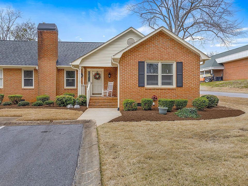 1st image of 123 Fairoaks Dr
