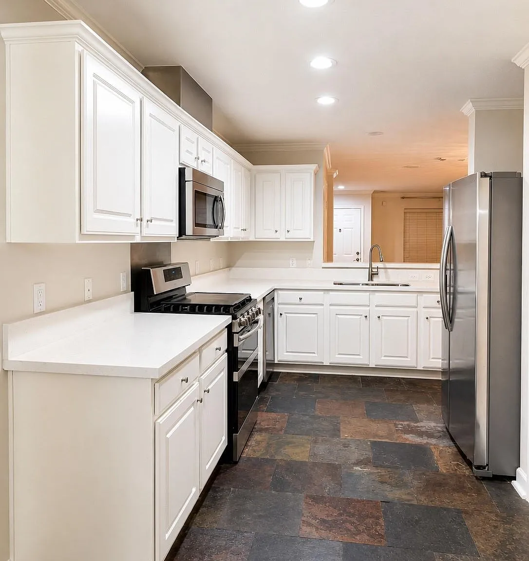 3 bed, 2.5 bath, 1644 sqft, $2,300 — Photo 3