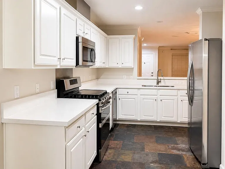 1208 Andrews St — Photo 3