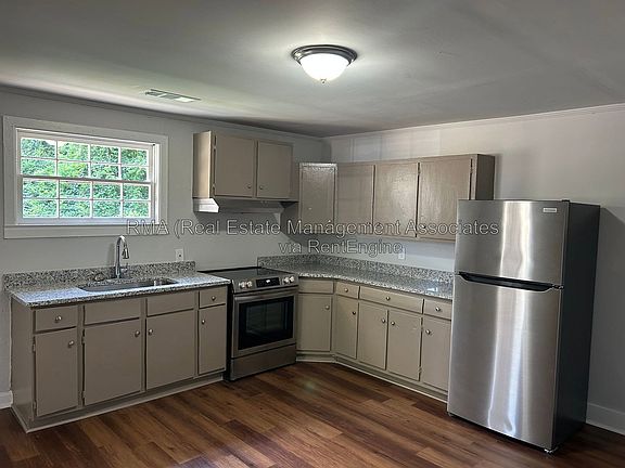 3rd image of 1342 Drewery Ave #A