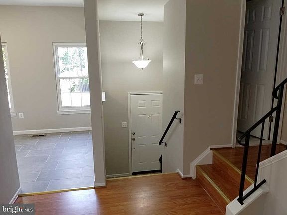2nd image of 814 Ivy League Ln Unit 6-33