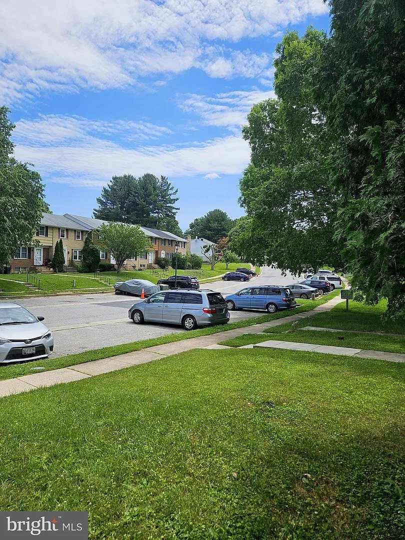 3 bed, 2.5 bath, 1440 sqft, $2,400 — Photo 3