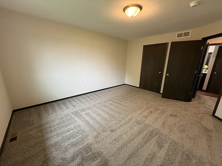 924 Waters Edge Ct — Photo 18