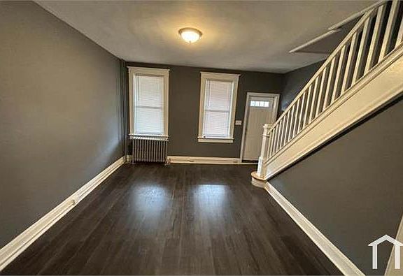 3rd image of 1318 Homestead St