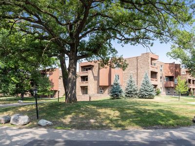 2250 Midland Grove Rd APT 201, Roseville, MN, 55113