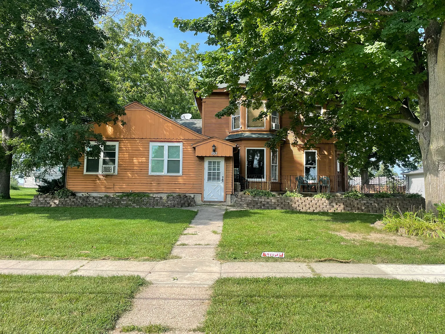 2 bed, 800 sqft, $1,050 — Photo 1