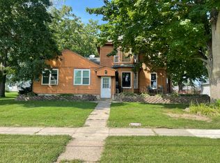 102 9th Ave NW #Fa, Waverly, IA 50677