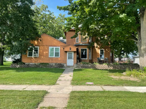 102 9th Ave NW #Fa, Waverly, IA 50677
