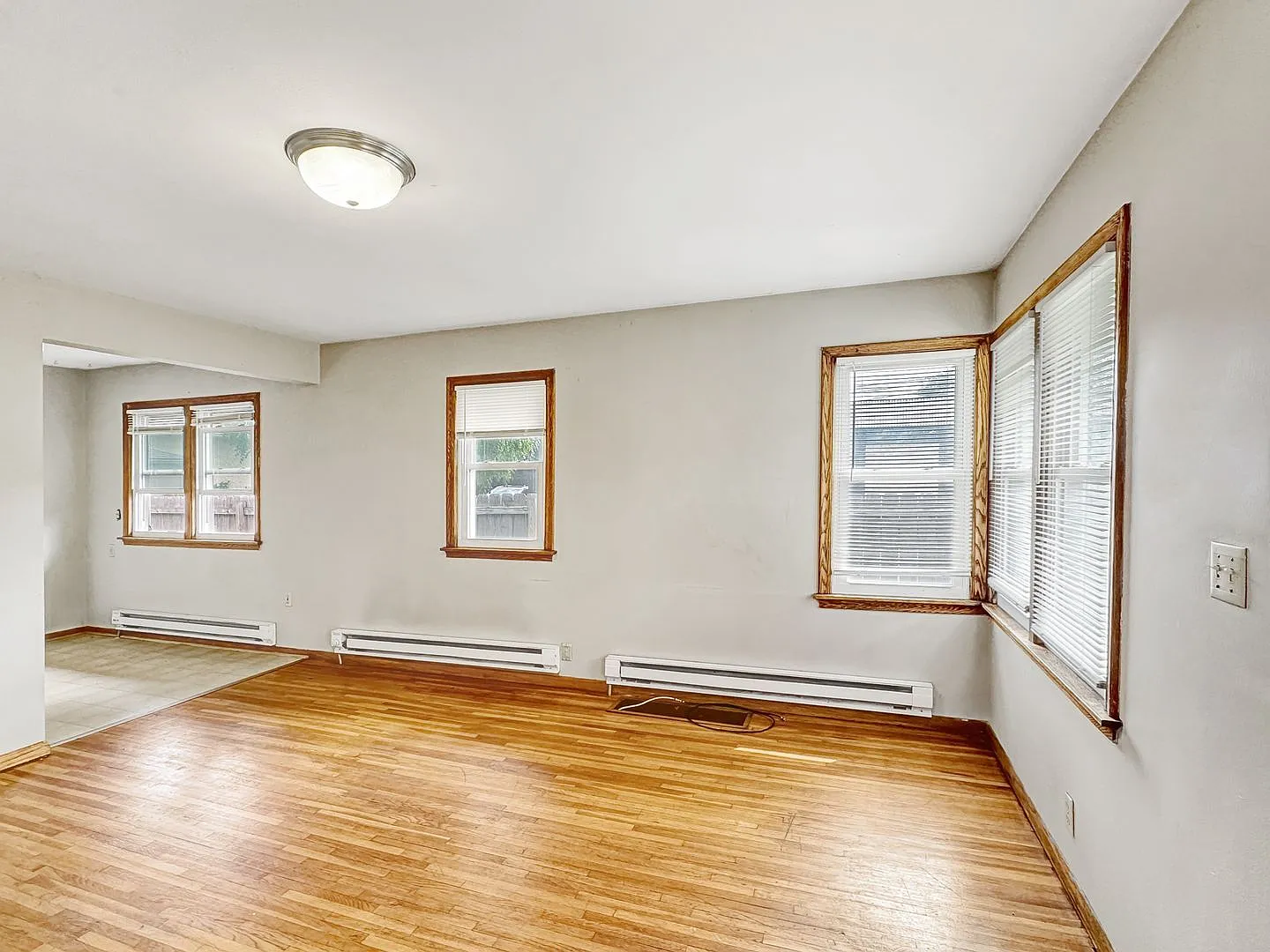 3 bed, 2.0 bath, 1172 sqft, $1,680 — Photo 4