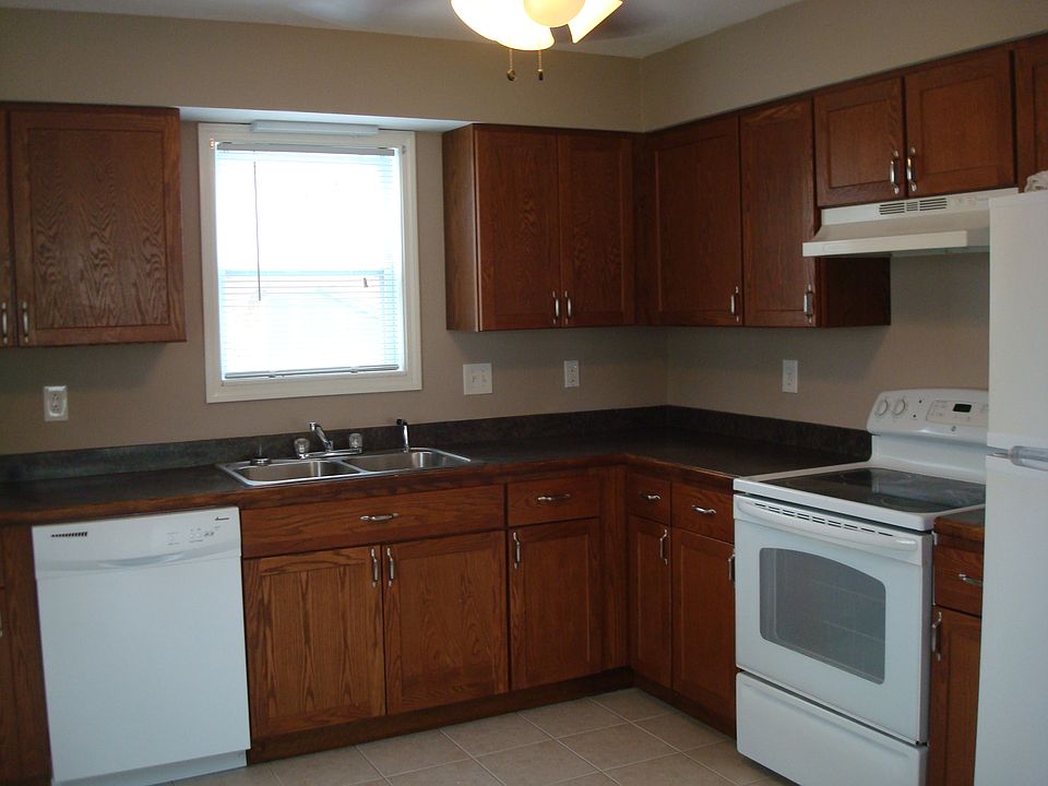 2nd image of 1705 Lawrence Ave APT C