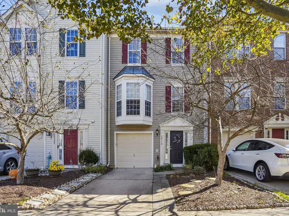 26110 Lands End Dr, Chantilly, VA 20152