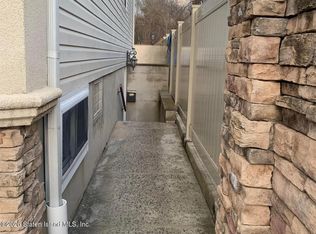 27 Drew Ct, Staten Island, NY 10309