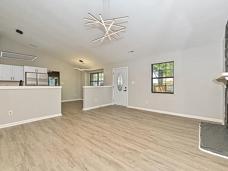 633 Pennwood Ln — Photo 9
