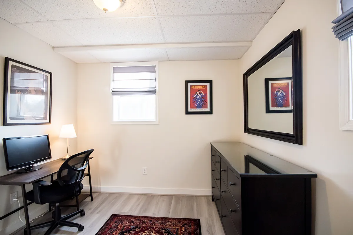 Building Photo - 706 Rockland Ave #B