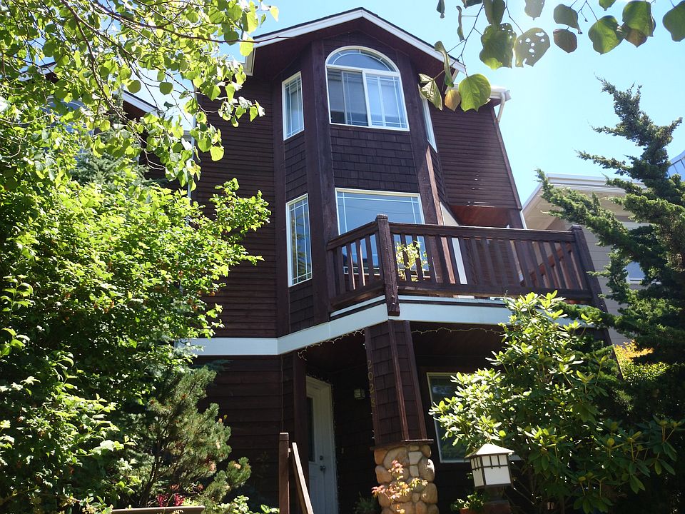 1st image of 2028 Franklin Ave E